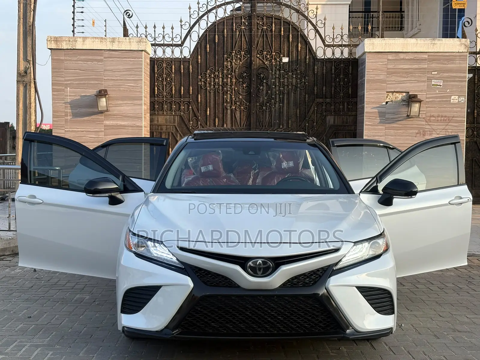 Toyota Camry XSE (2.5L 4cyl 8A) 2019 White