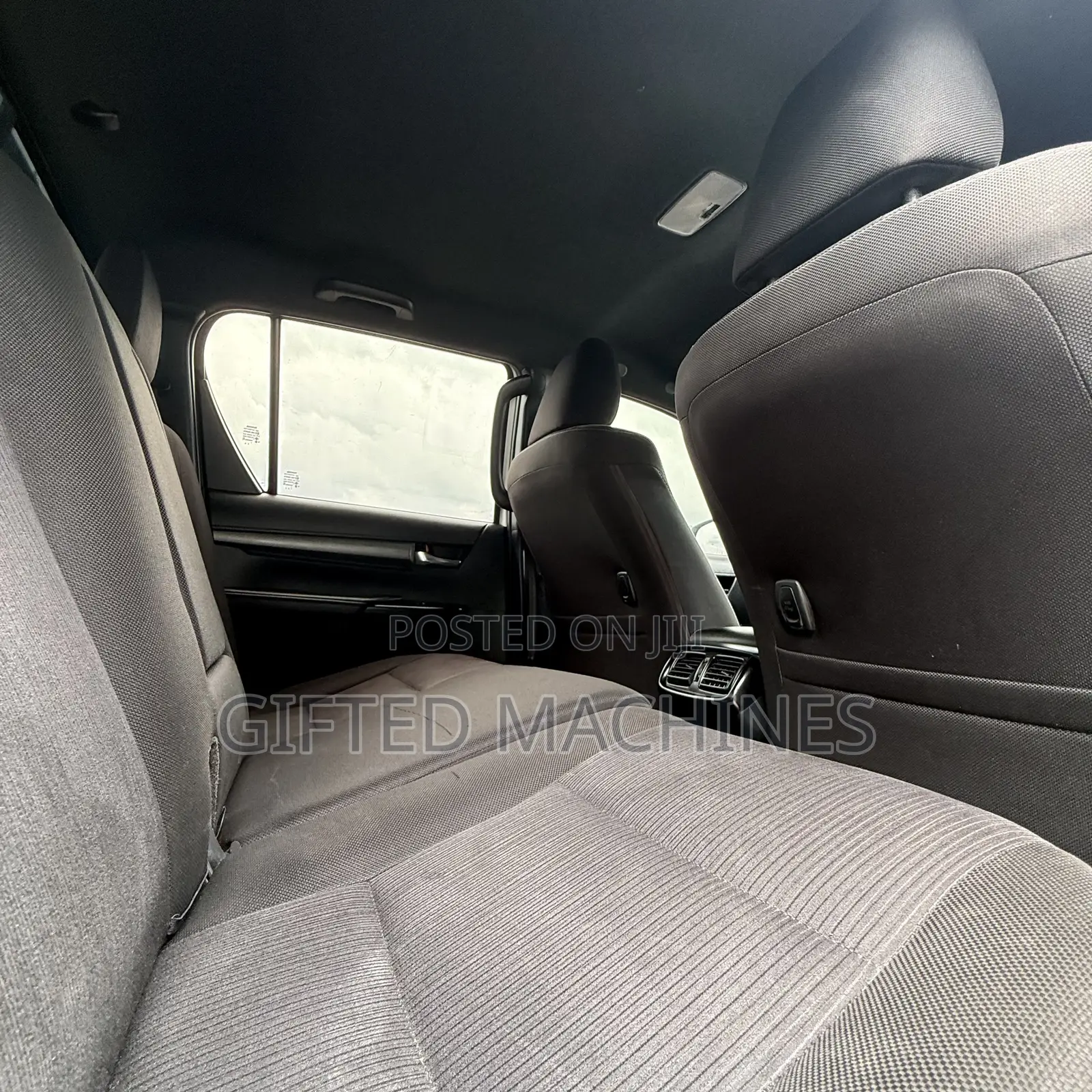 Toyota Hilux 2021 White