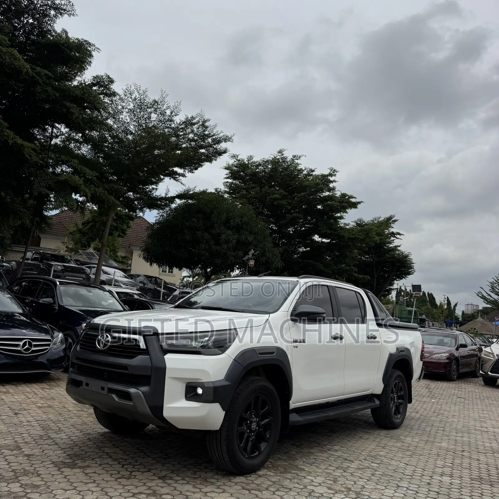Toyota Hilux 2021 White