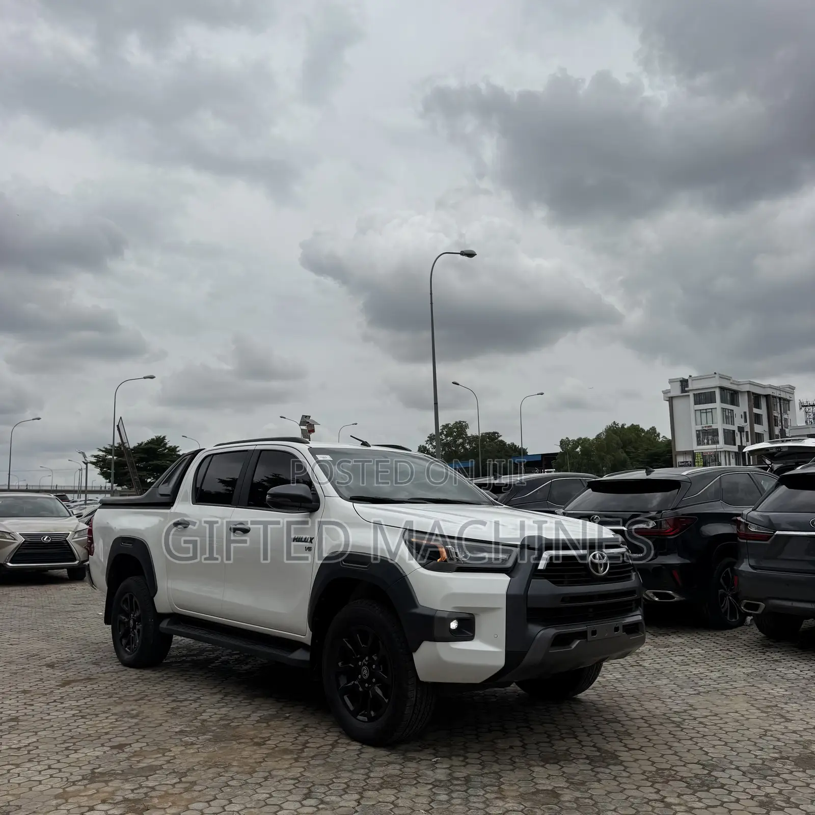 Toyota Hilux 2021 White