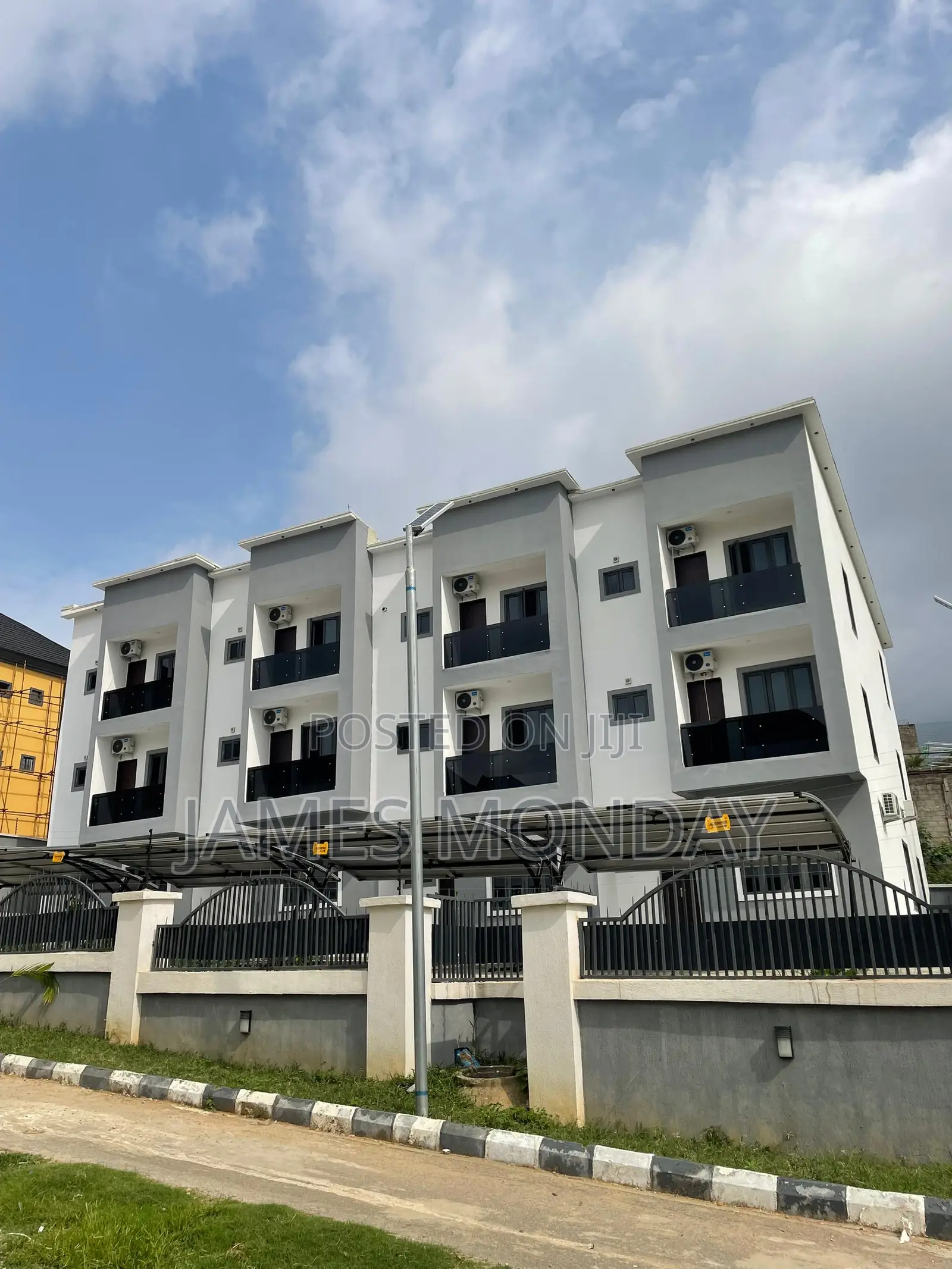 4bdrm Townhouse / Terrace in Estate Craft Ng, Guzape District for rent