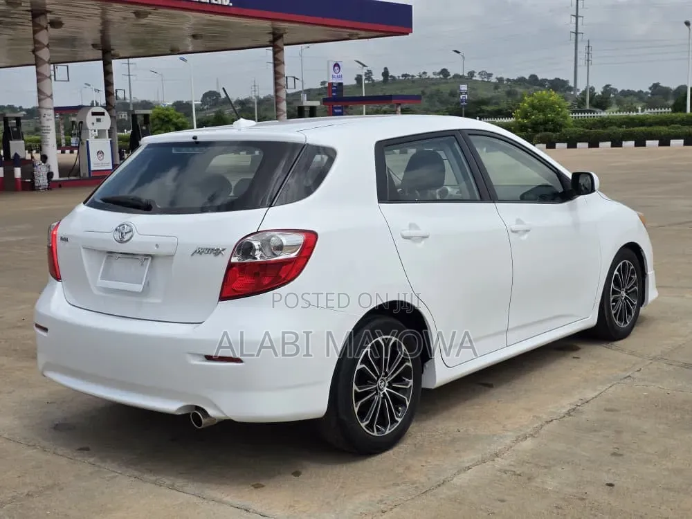 Toyota Matrix 2010 White