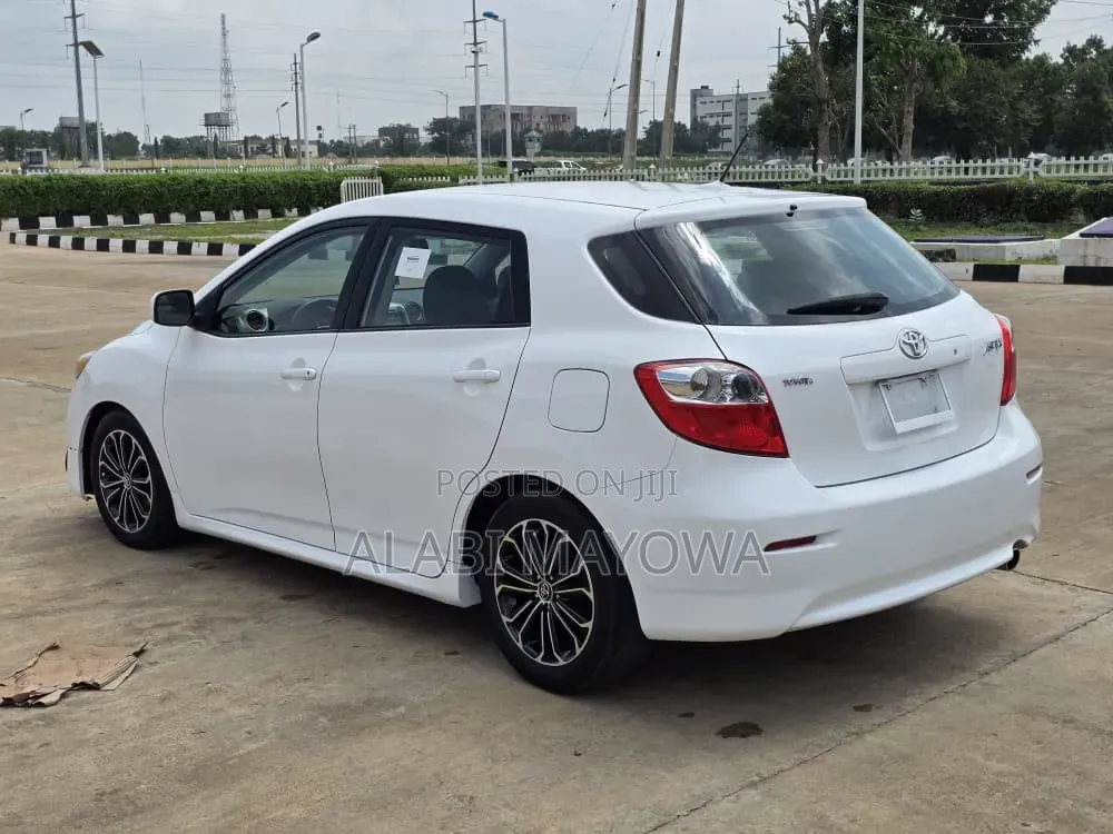 Toyota Matrix 2010 White