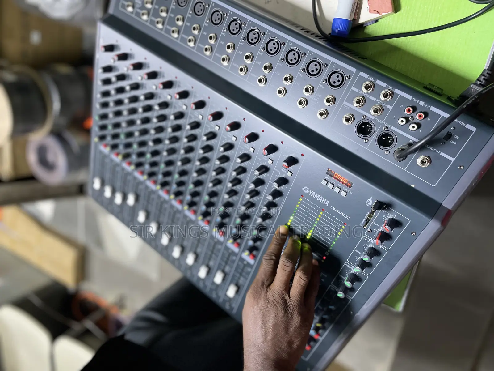 Yamaha CMx124USB 12 Channel Mixer, With Equalizer .