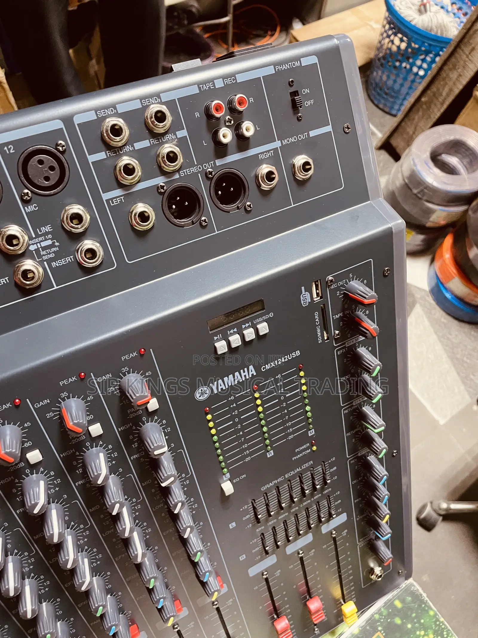 Yamaha CMx124USB 12 Channel Mixer, With Equalizer .