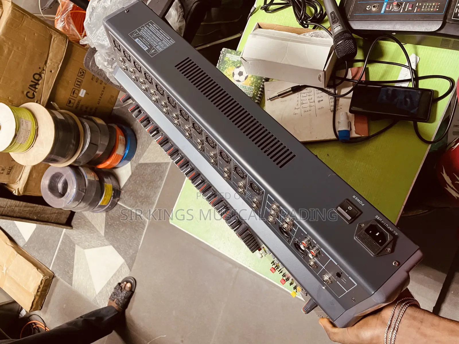 Yamaha CMx124USB 12 Channel Mixer, With Equalizer .