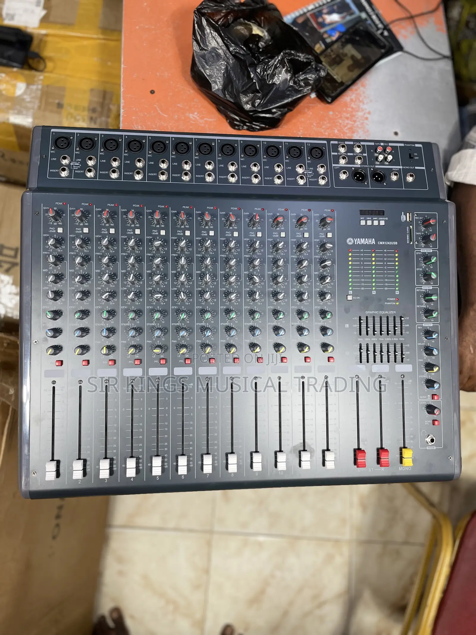 Yamaha CMx124USB 12 Channel Mixer, With Equalizer .