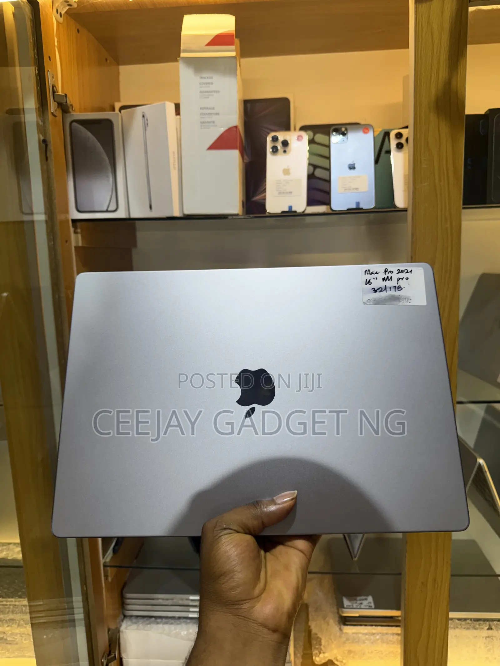 Laptop Apple MacBook Pro 2021 M1 32GB Apple M1 Pro SSD 1T