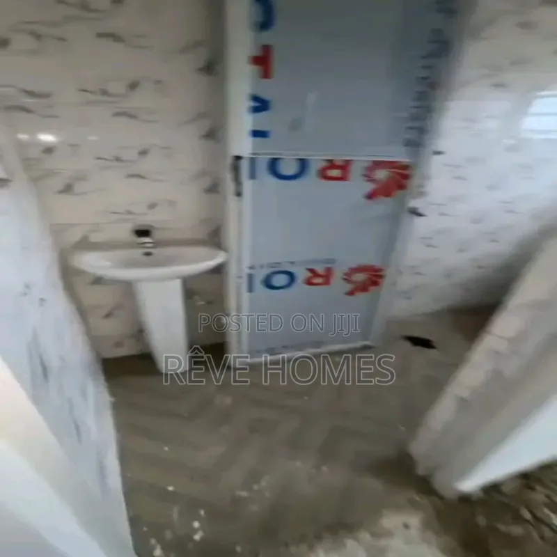 Mini Flat in CHallenge / Mushin for rent