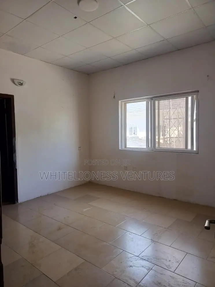 Mini Flat in Chevron for rent