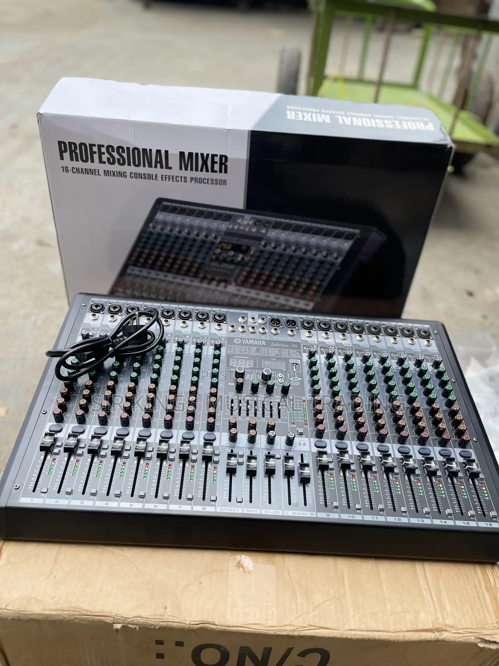 Yamaha Professional 16 Channel Mixer, With Equalizer.