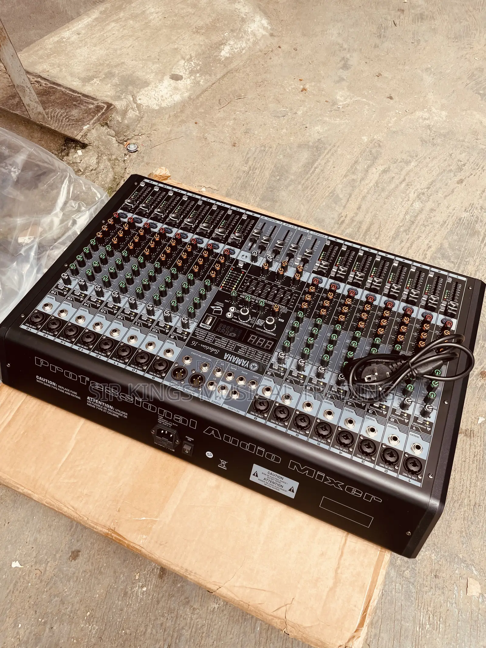Yamaha Professional 16 Channel Mixer, With Equalizer.