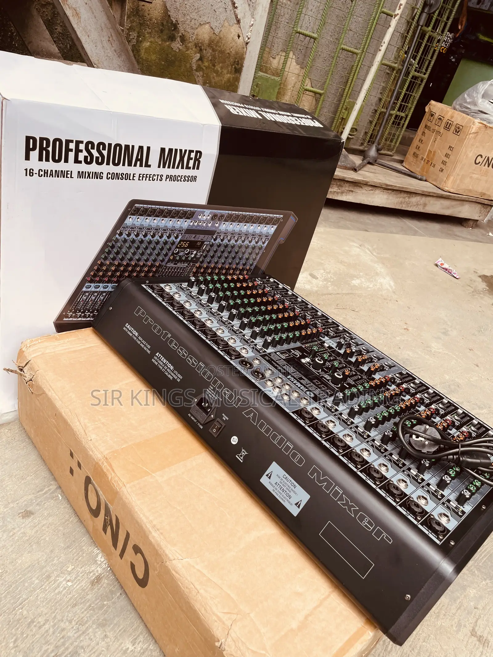 Yamaha Professional 16 Channel Mixer, With Equalizer.