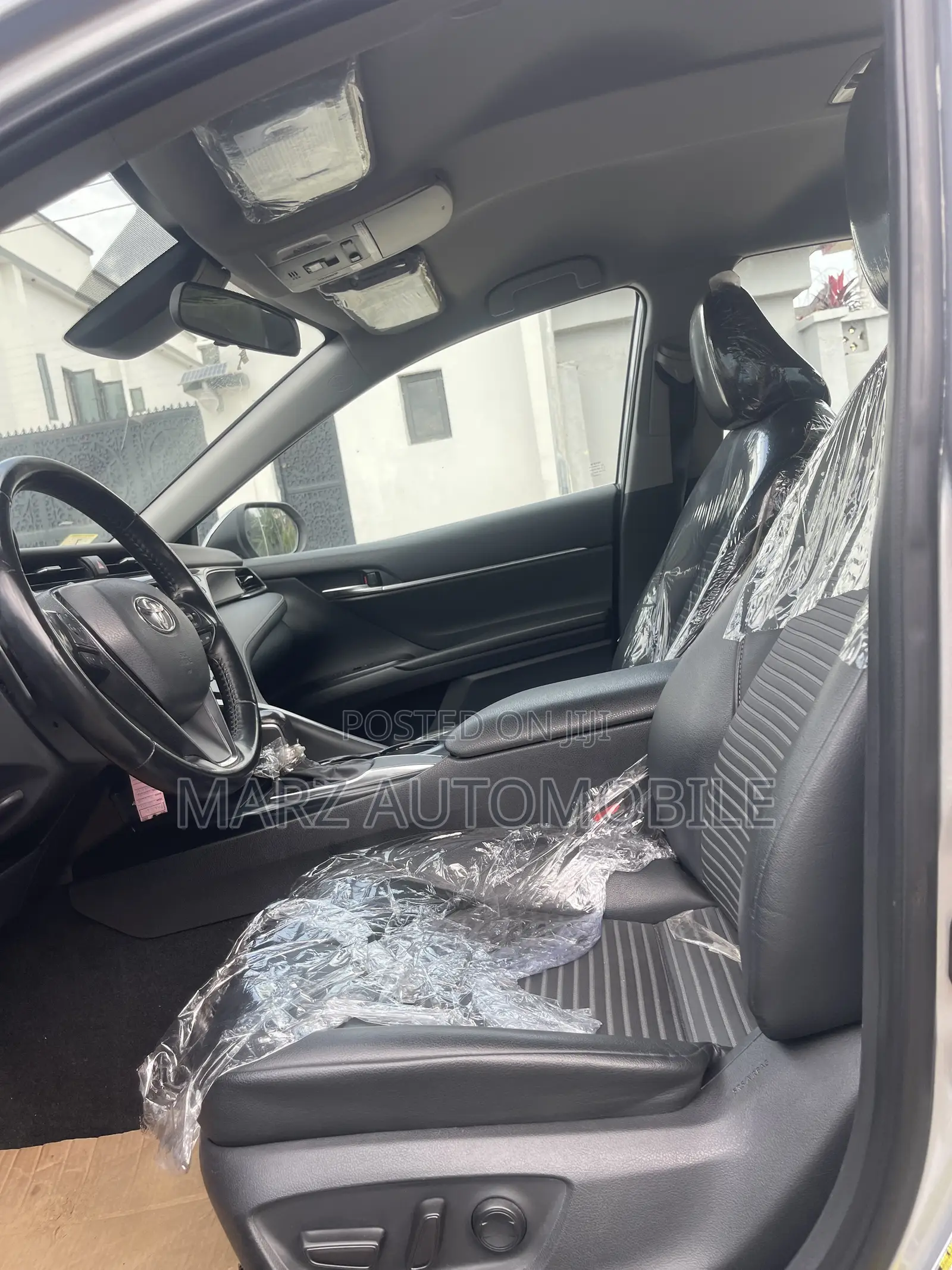 Toyota Camry SE FWD 2020 Gray