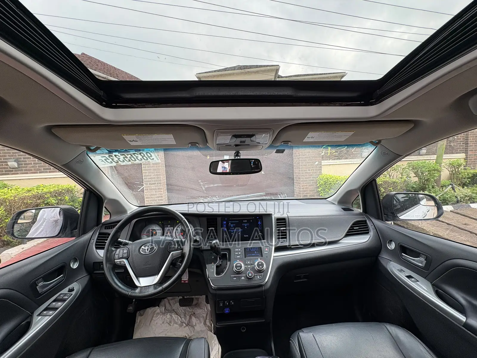 Toyota Sienna SE Premium 8-Passenger 4dr Minivan (3.5L 6cyl 6A) 2015