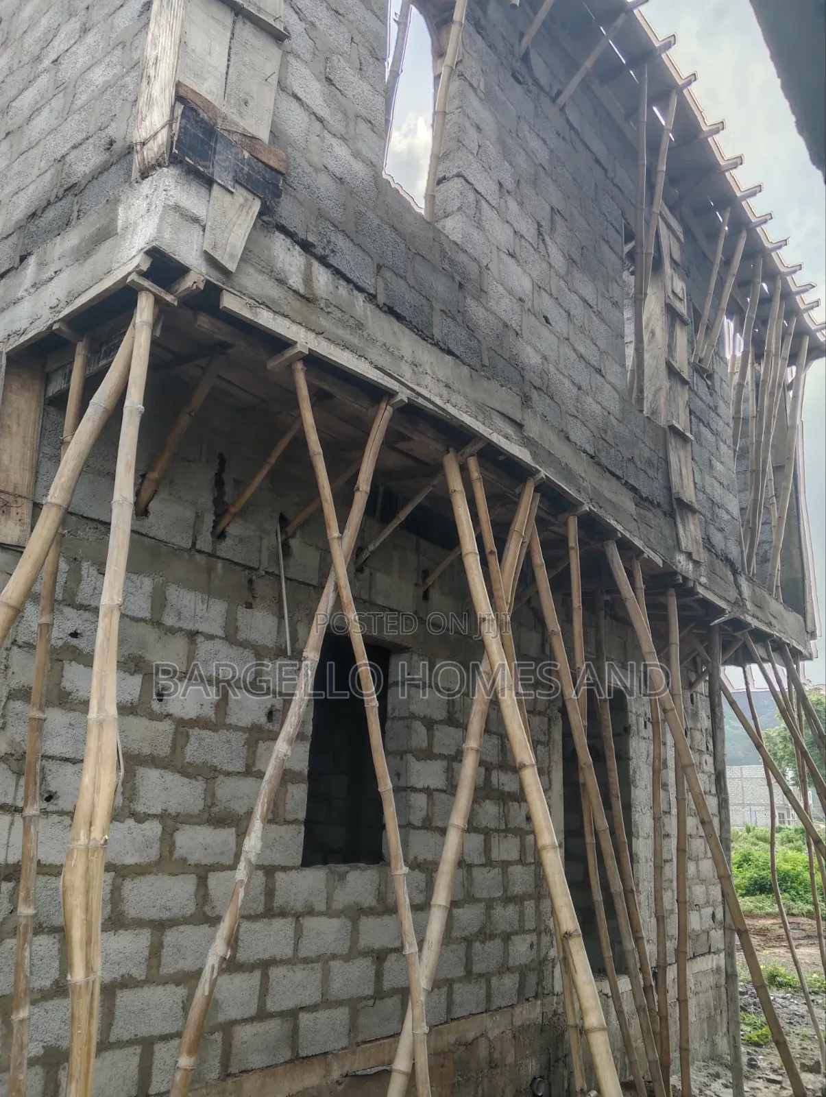 4bdrm Duplex in Apo District for sale