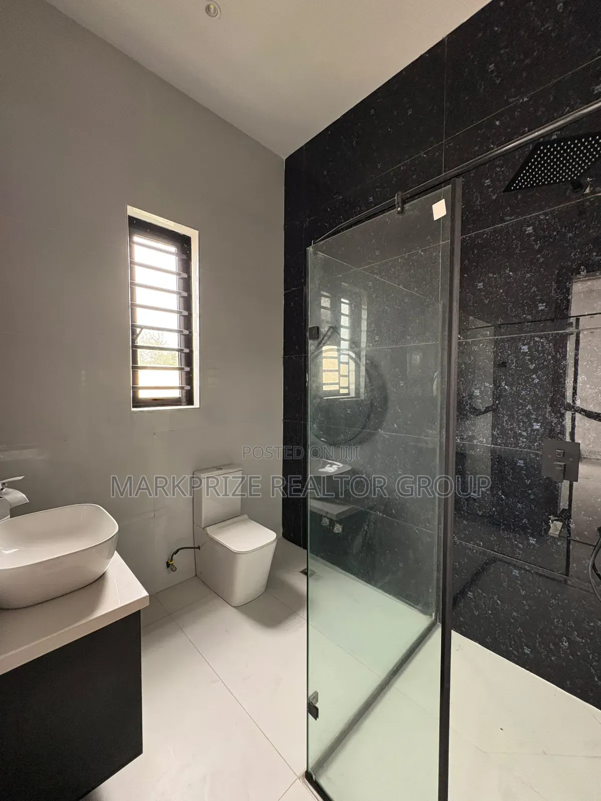 5bdrm Duplex in Lekki County Homes, Ikota for sale