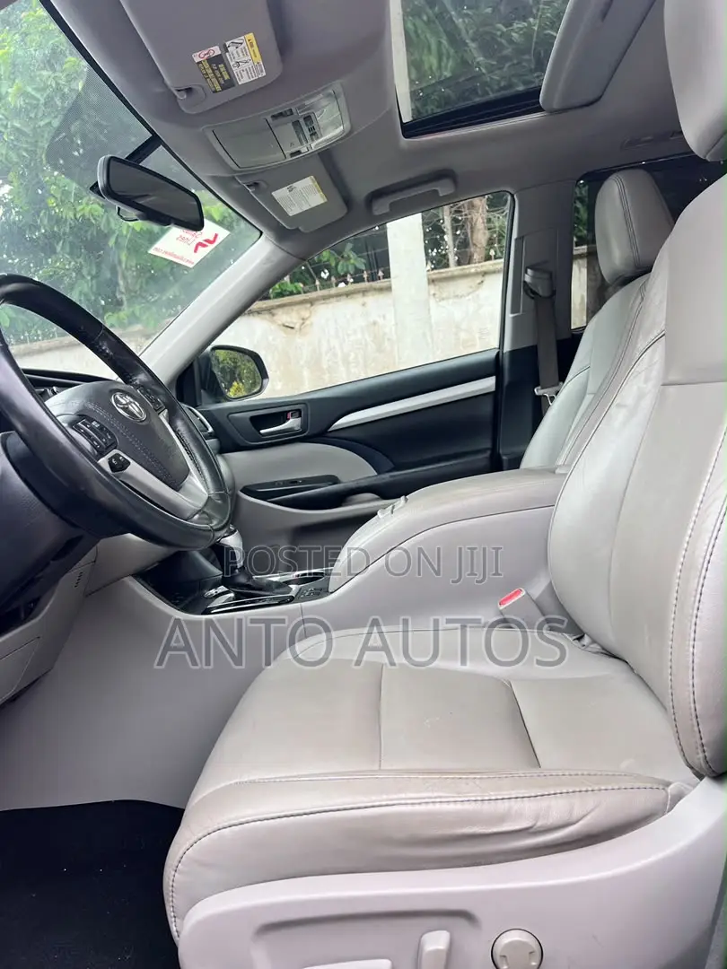 Toyota Highlander Limited Platinum V6 4x2 (3.5L 6cyl 6A) 2016 Gray