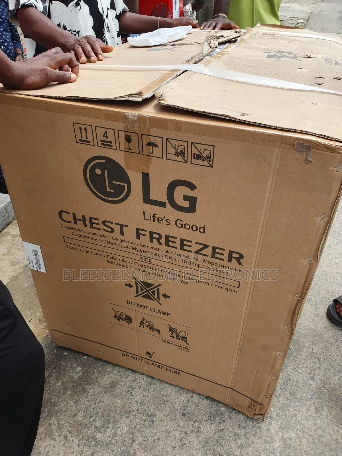LG Inverter Chest Freezer 400liters With 10 Years Company Warranty