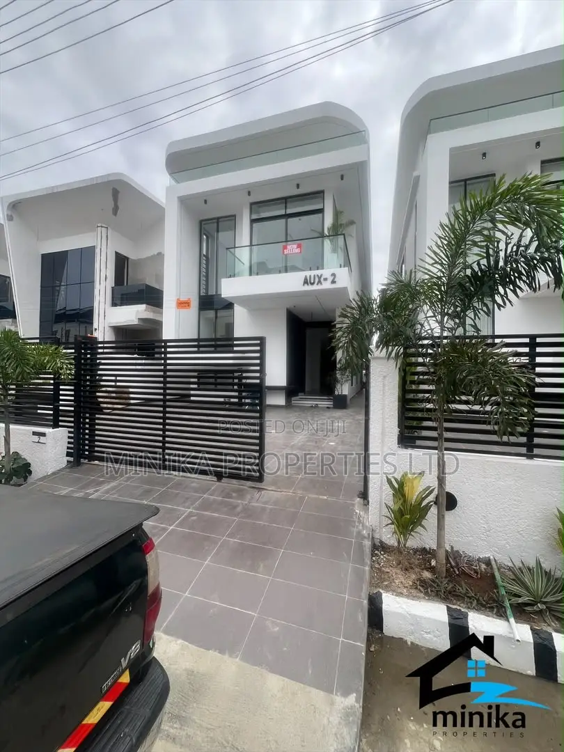 5bdrm Duplex in Orchid Road, Ikota for sale