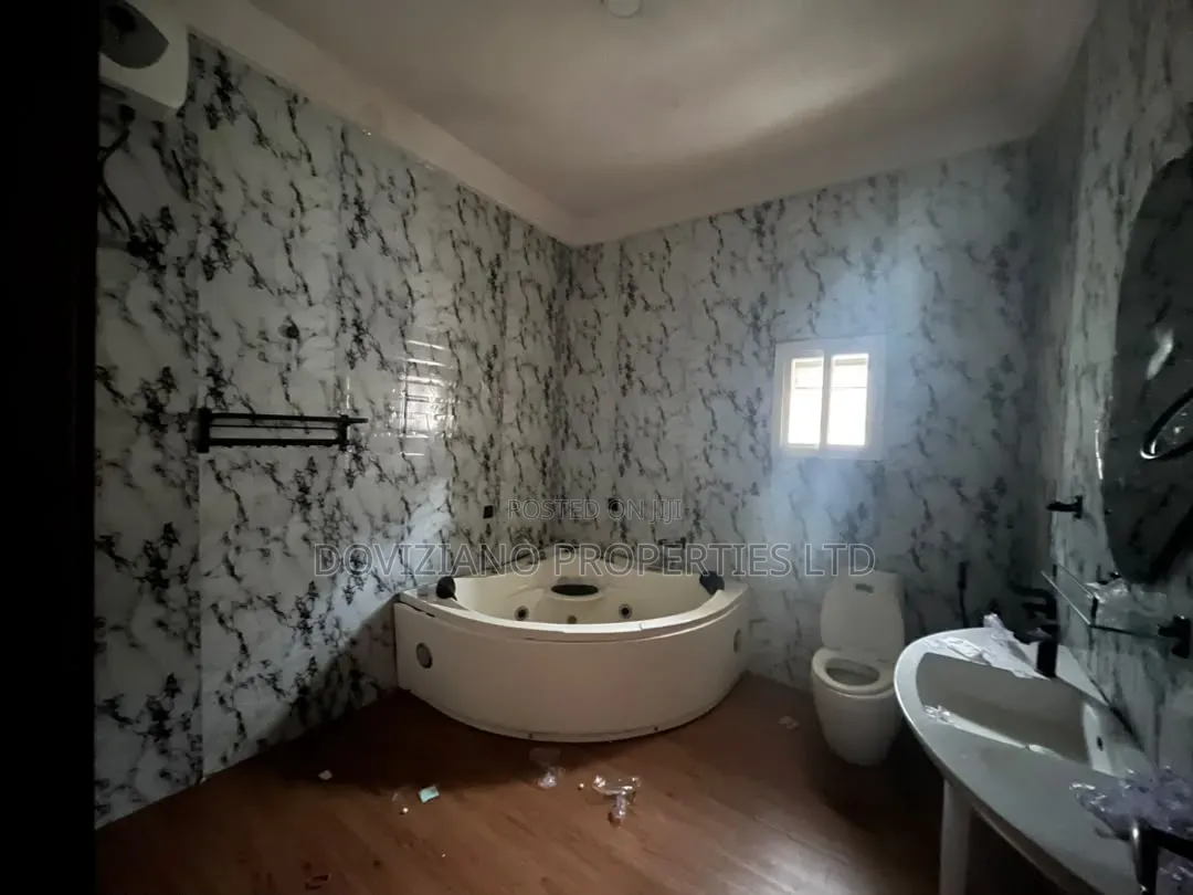 5bdrm Duplex in Lekki Phase 1 for rent