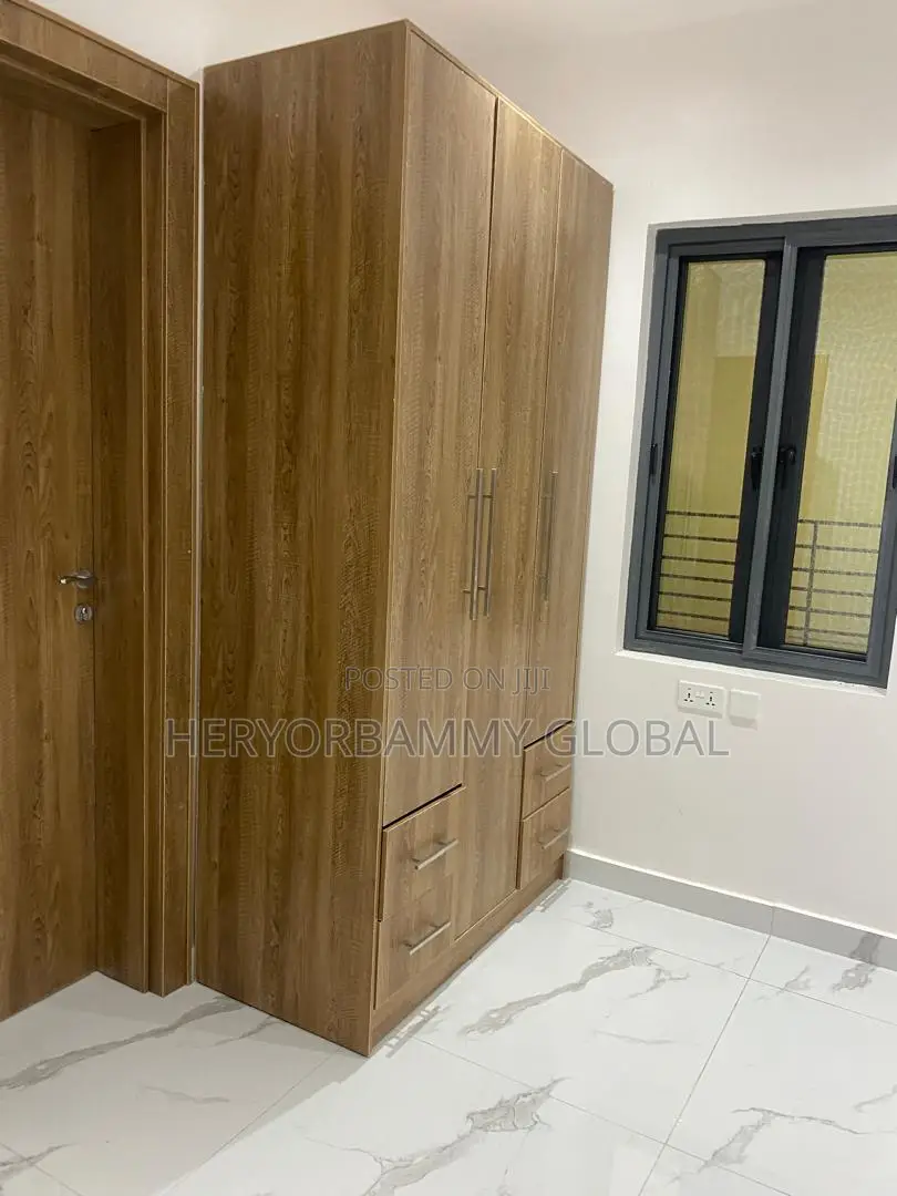 3bdrm Apartment in Kings Manor, Alagomeji for rent