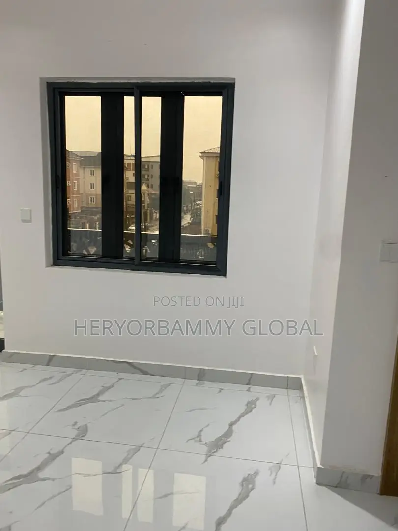 3bdrm Apartment in Kings Manor, Alagomeji for rent