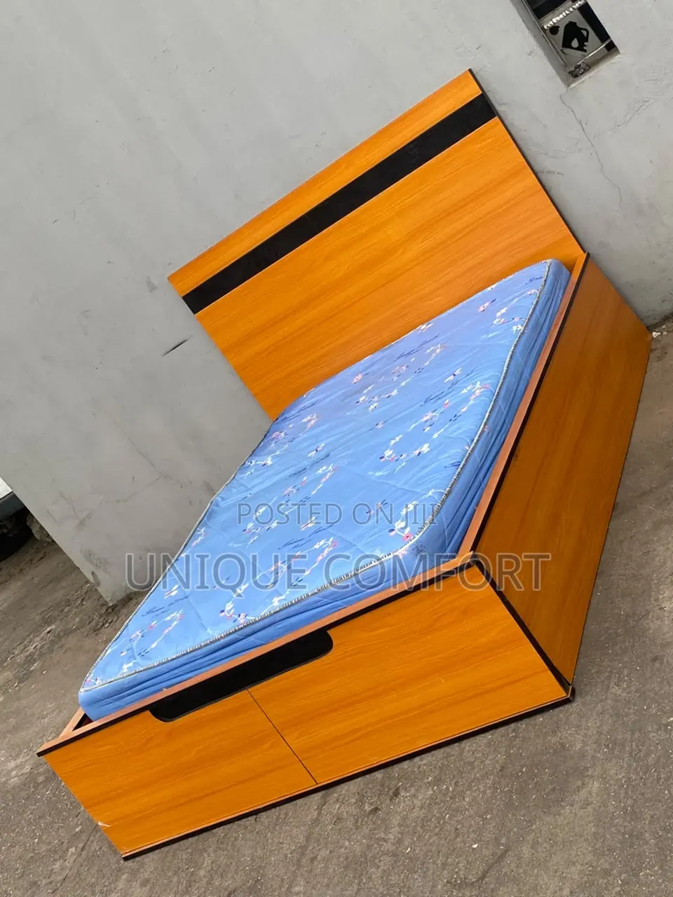 Top Quality 41⁄2 by 6 Bedframe With Mattress