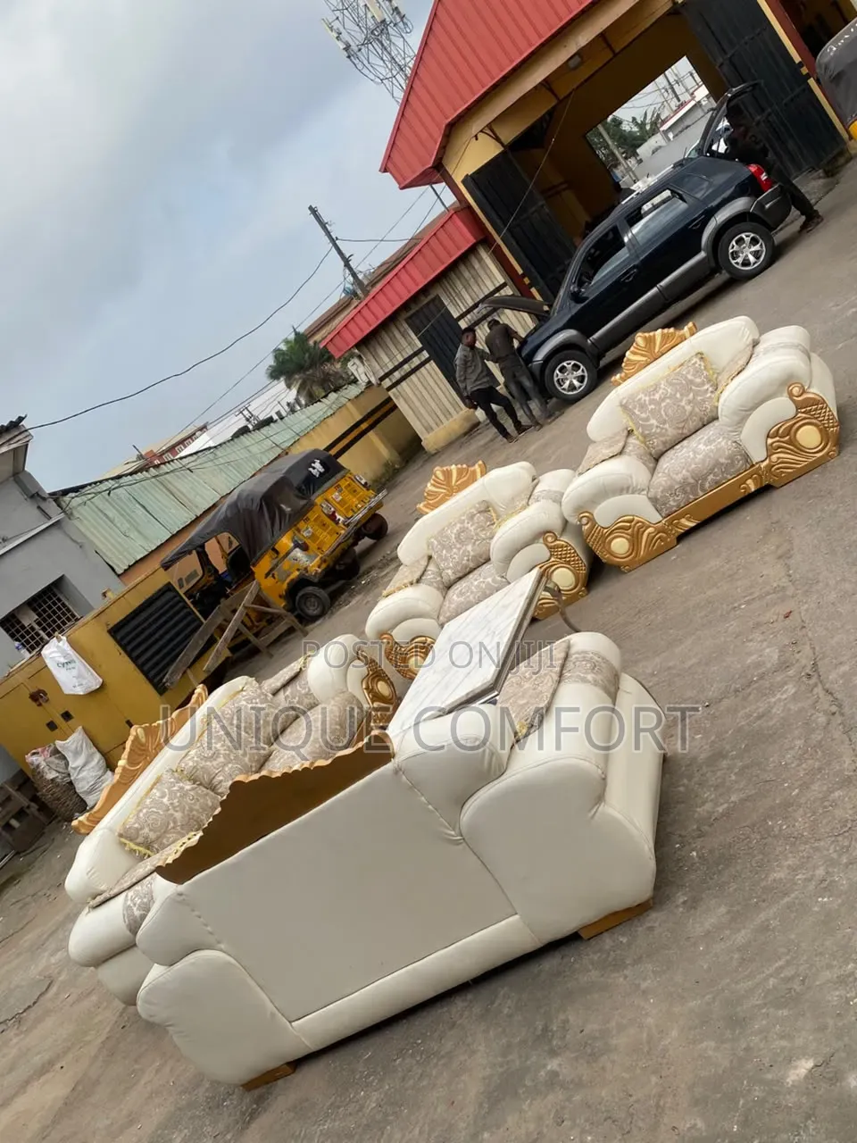 7 Seaters Royal Leather and Fabric Sofa With Pillows and Marble Table