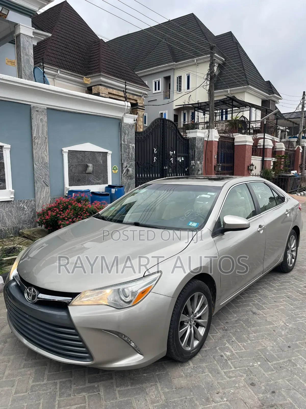 Toyota Camry 2016 Gold