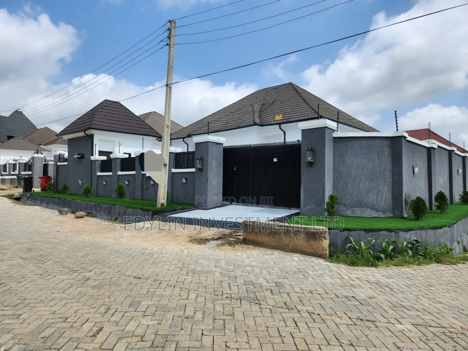 3bdrm Apartment in Inside An Estate, Dawaki for sale