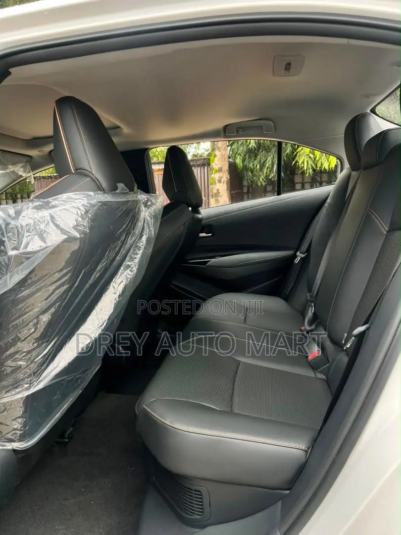 Toyota Corolla SE 2026 White