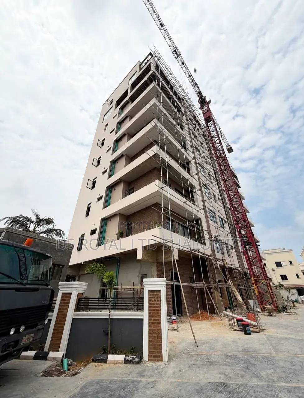 4bdrm Apartment in Banana Island for sale