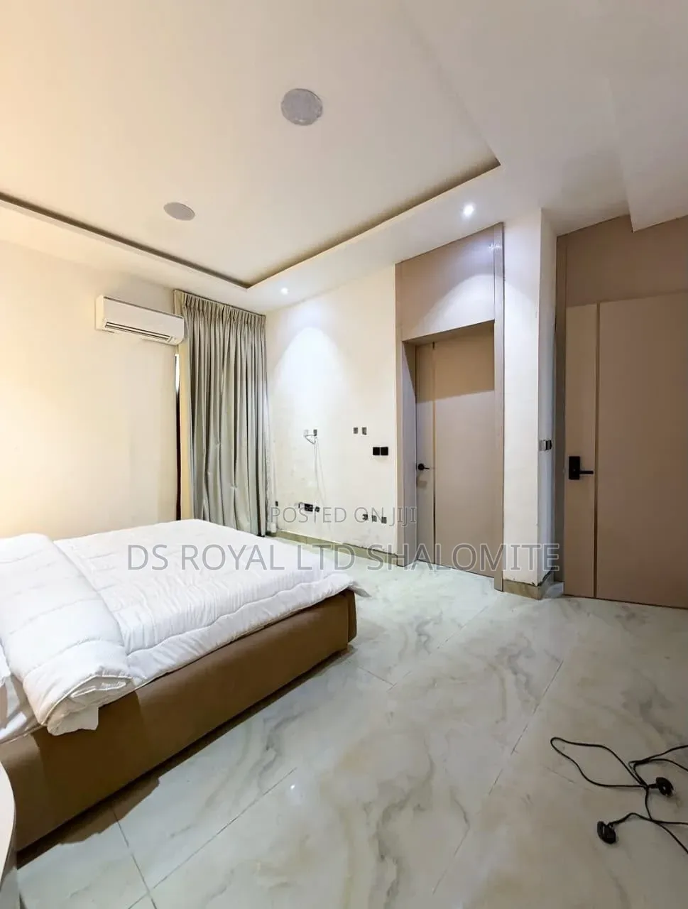 4bdrm Apartment in Banana Island for sale