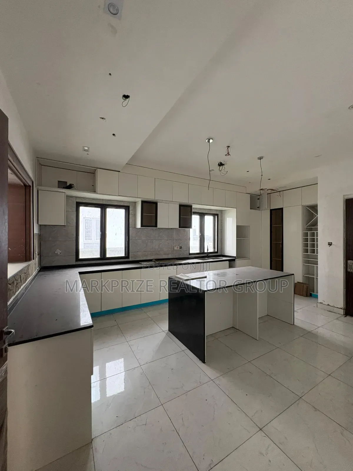 5bdrm Duplex in Lekki County Homes, Ikota for sale