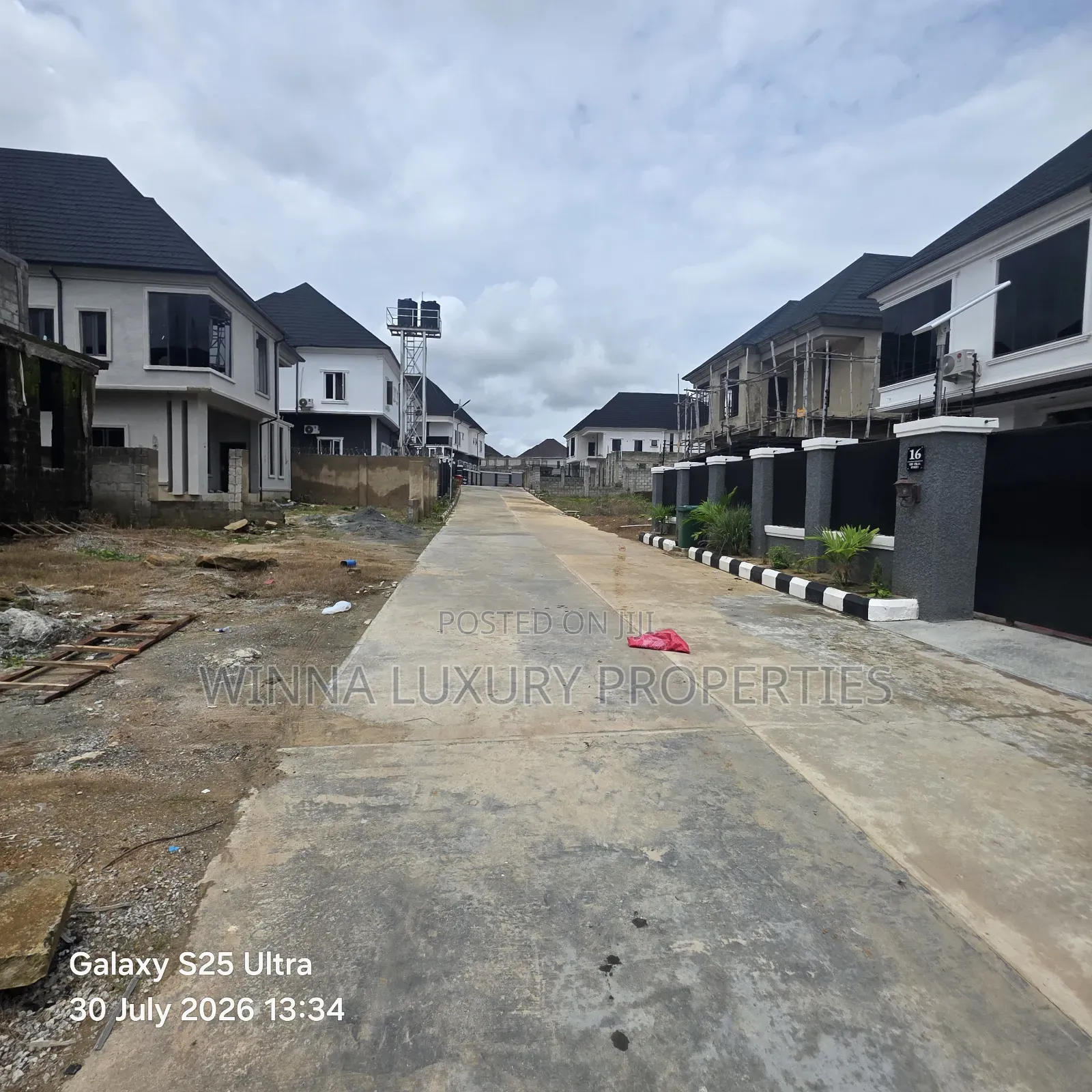 6bdrm Duplex in Country Home, Lugbe District for sale
