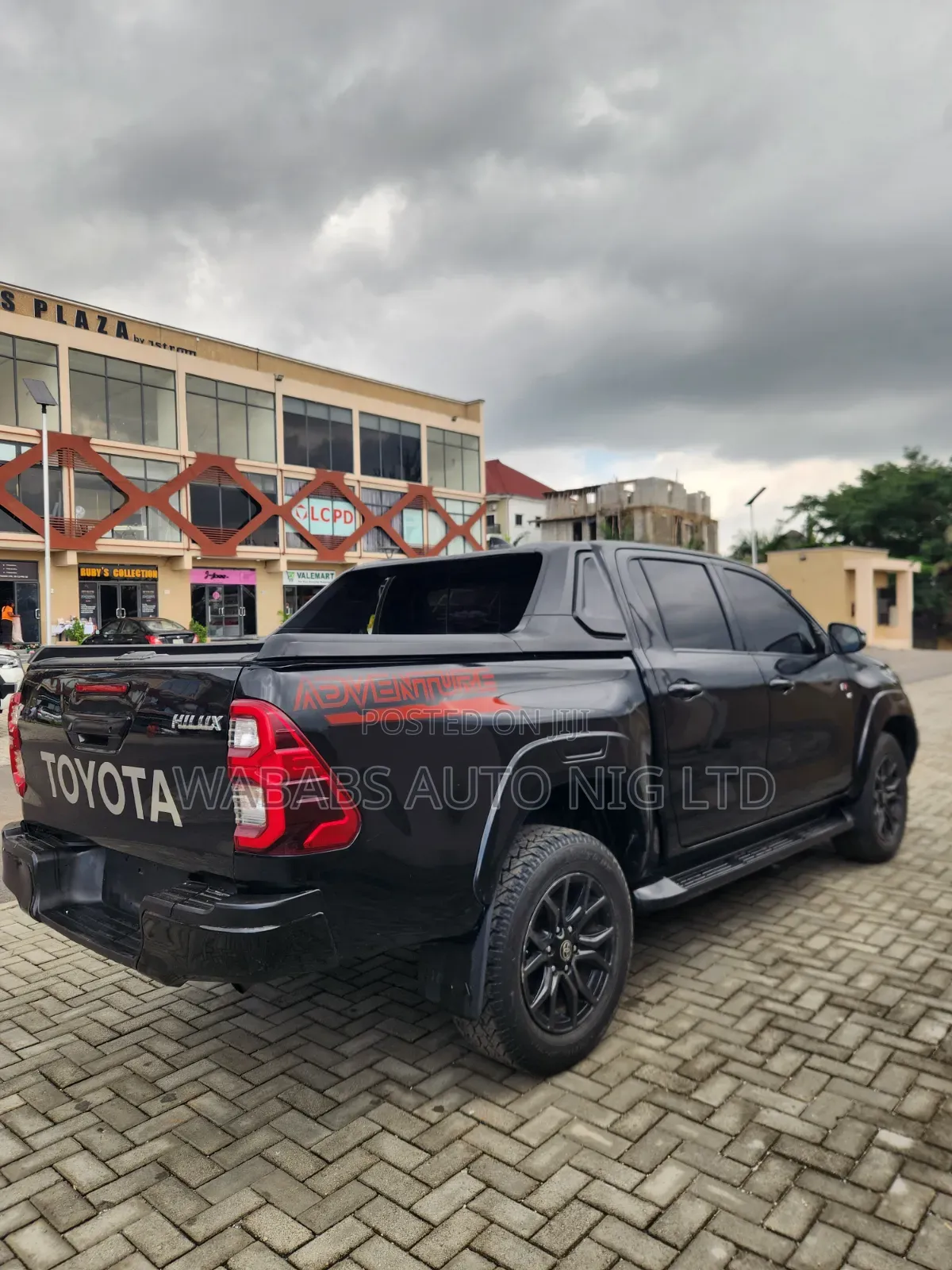 Toyota Hilux 2024 Black