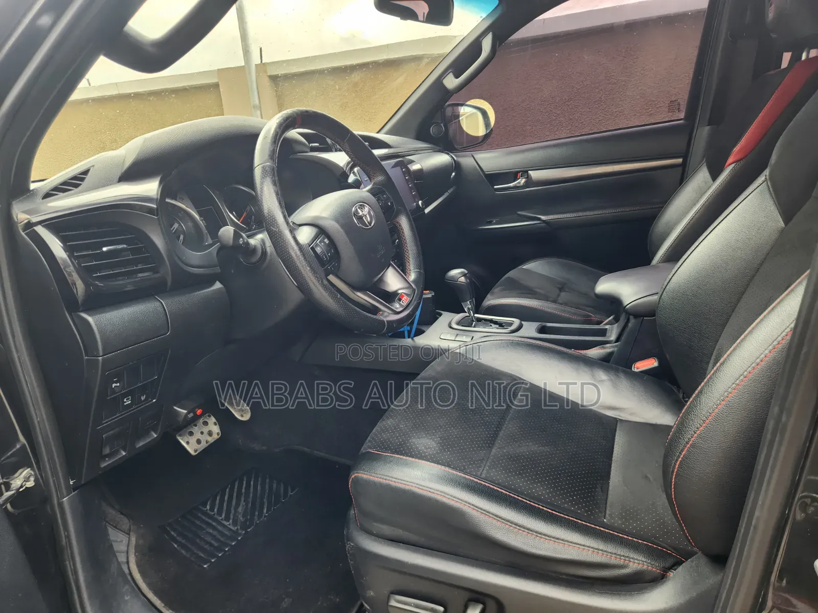 Toyota Hilux 2024 Black