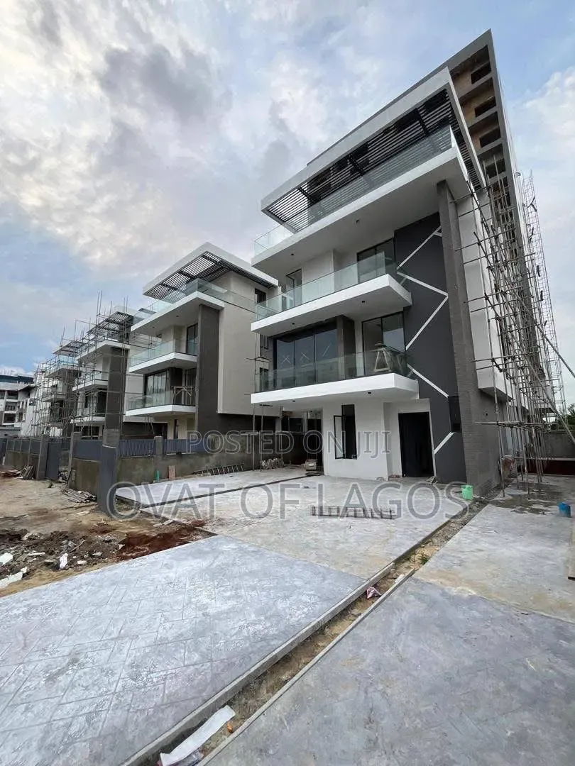 5bdrm House in Banana Island for sale