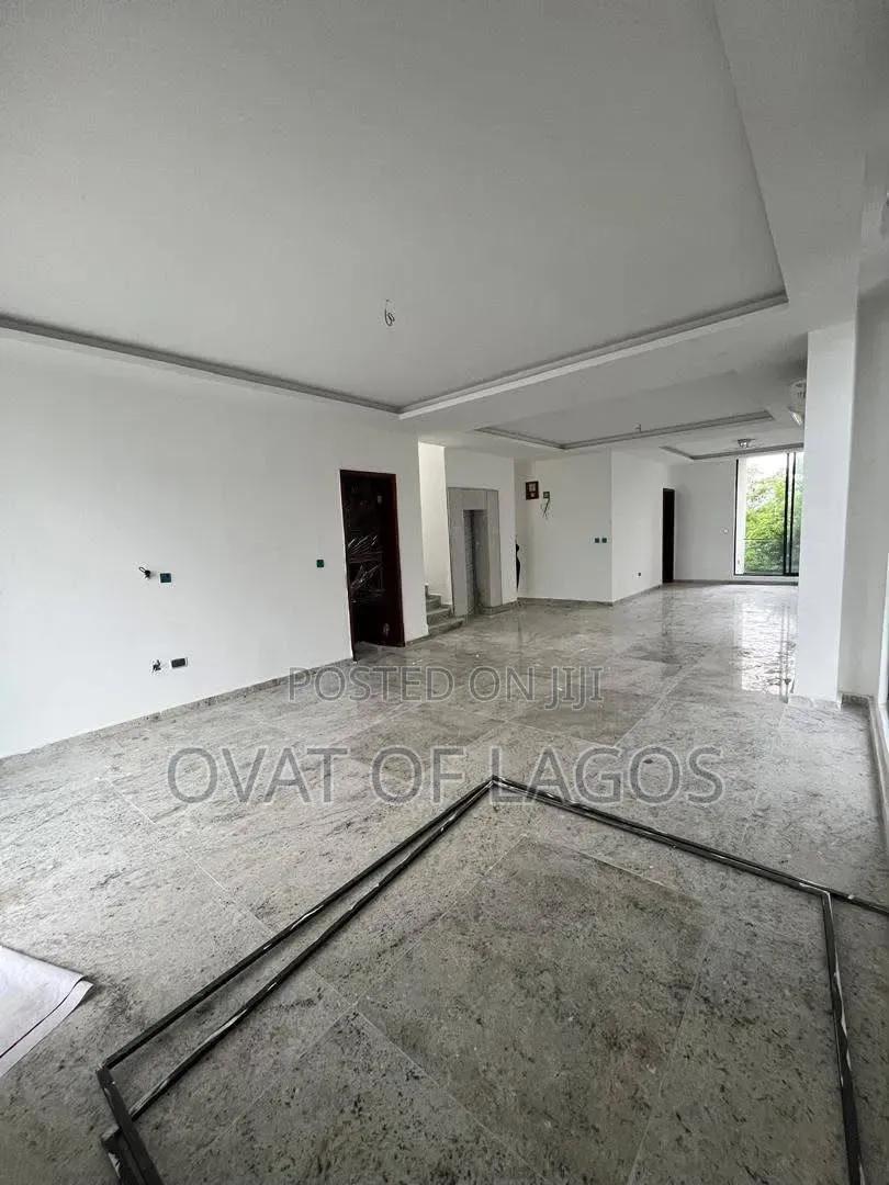 5bdrm House in Banana Island for sale
