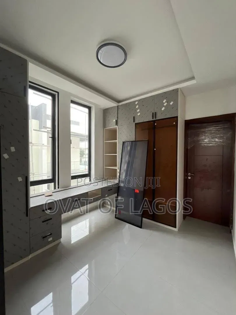 5bdrm House in Banana Island for sale