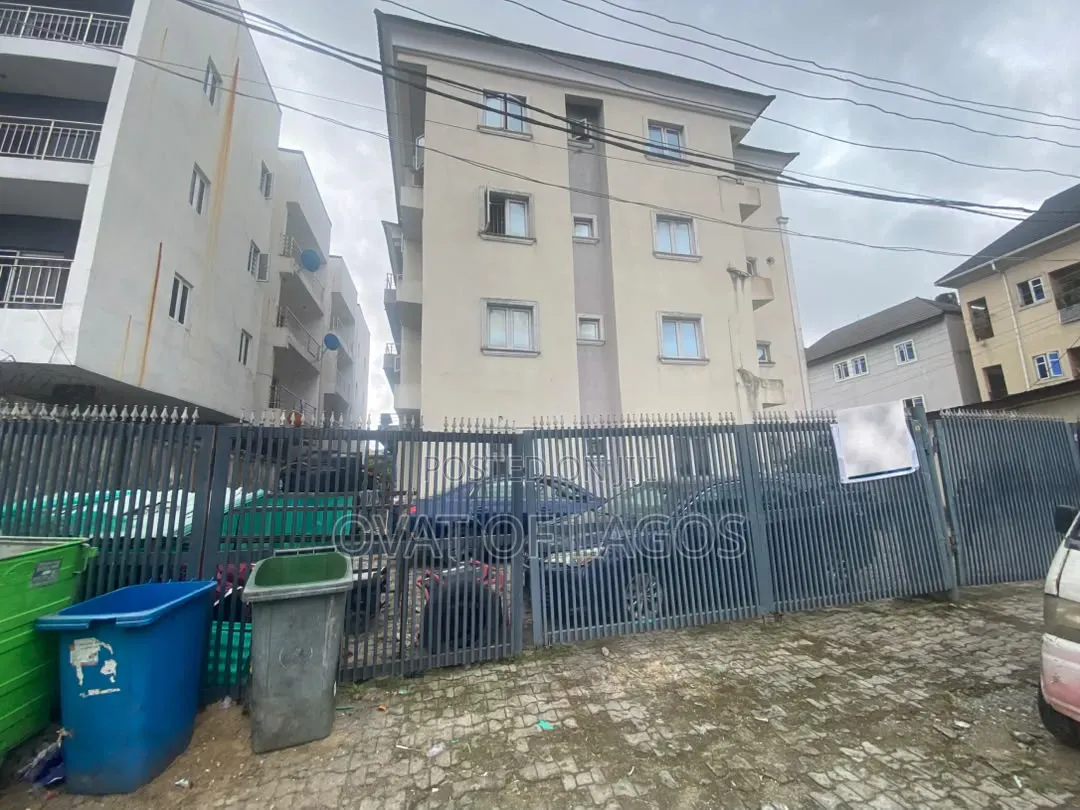 3bdrm Apartment in Chevron for rent