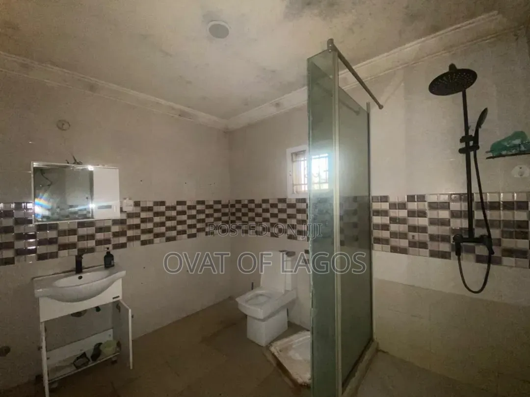 3bdrm Apartment in Chevron for rent
