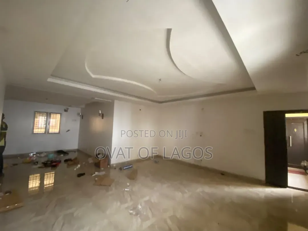 3bdrm Apartment in Chevron for rent