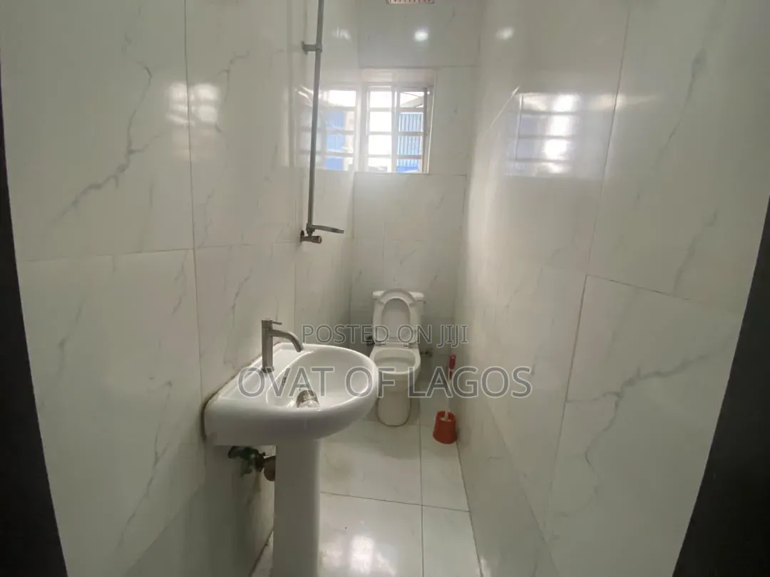 1bdrm Apartment in Chevron for rent