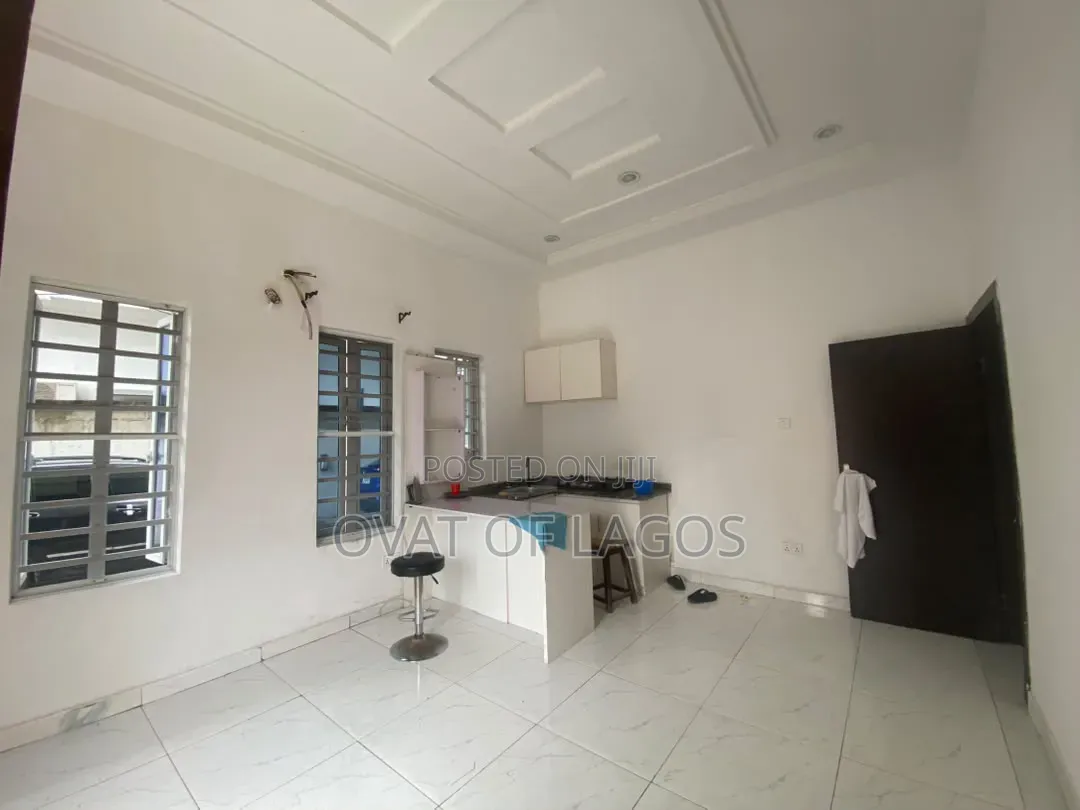 1bdrm Apartment in Chevron for rent