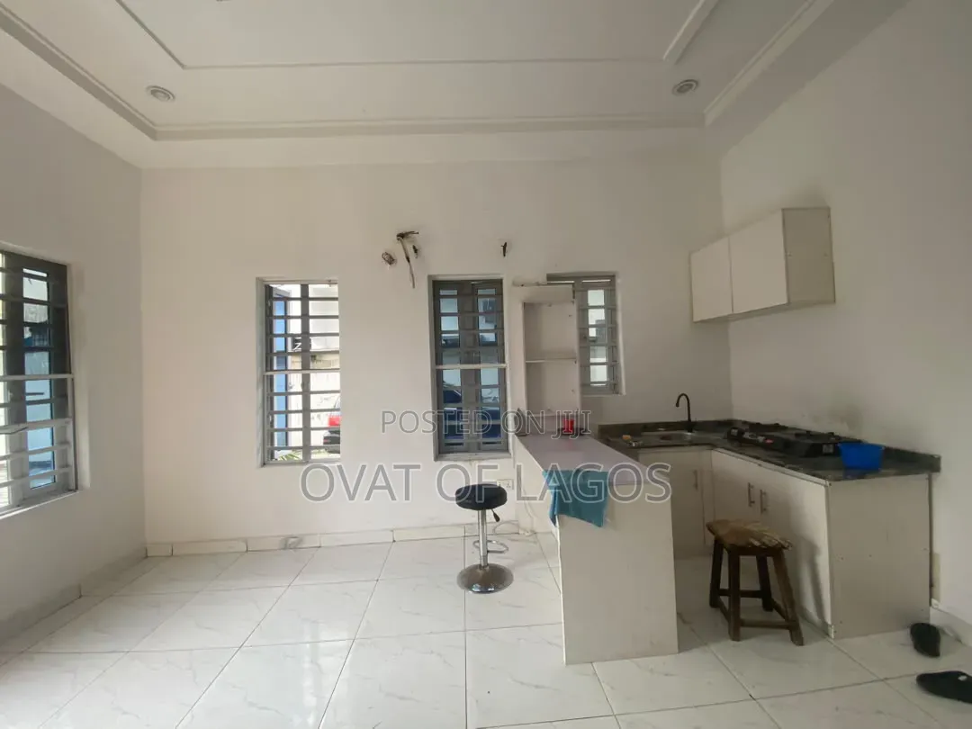 1bdrm Apartment in Chevron for rent