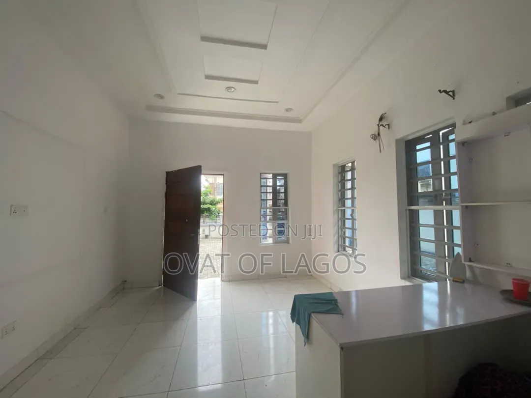 1bdrm Apartment in Chevron for rent