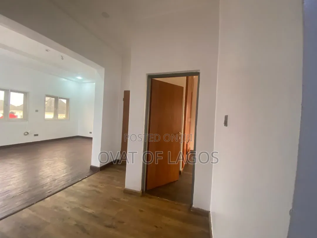1bdrm Apartment in Chevron for rent