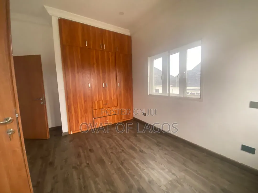 1bdrm Apartment in Chevron for rent